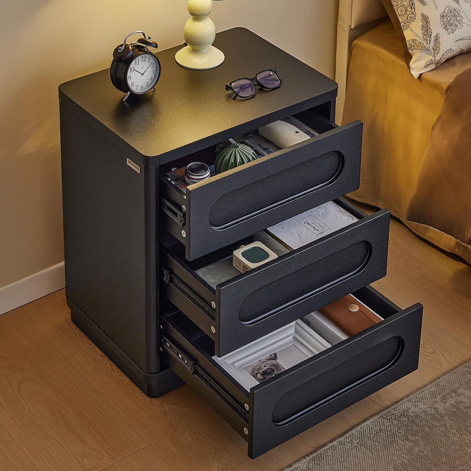 Night Stand, Nightstand with 3 Drawers, 21.7''(W) x 15.8''(D) Large Night Stand Bedside Tables for Bedroom, Modern Storage Bedside Table for End Tables, Sofa, Black